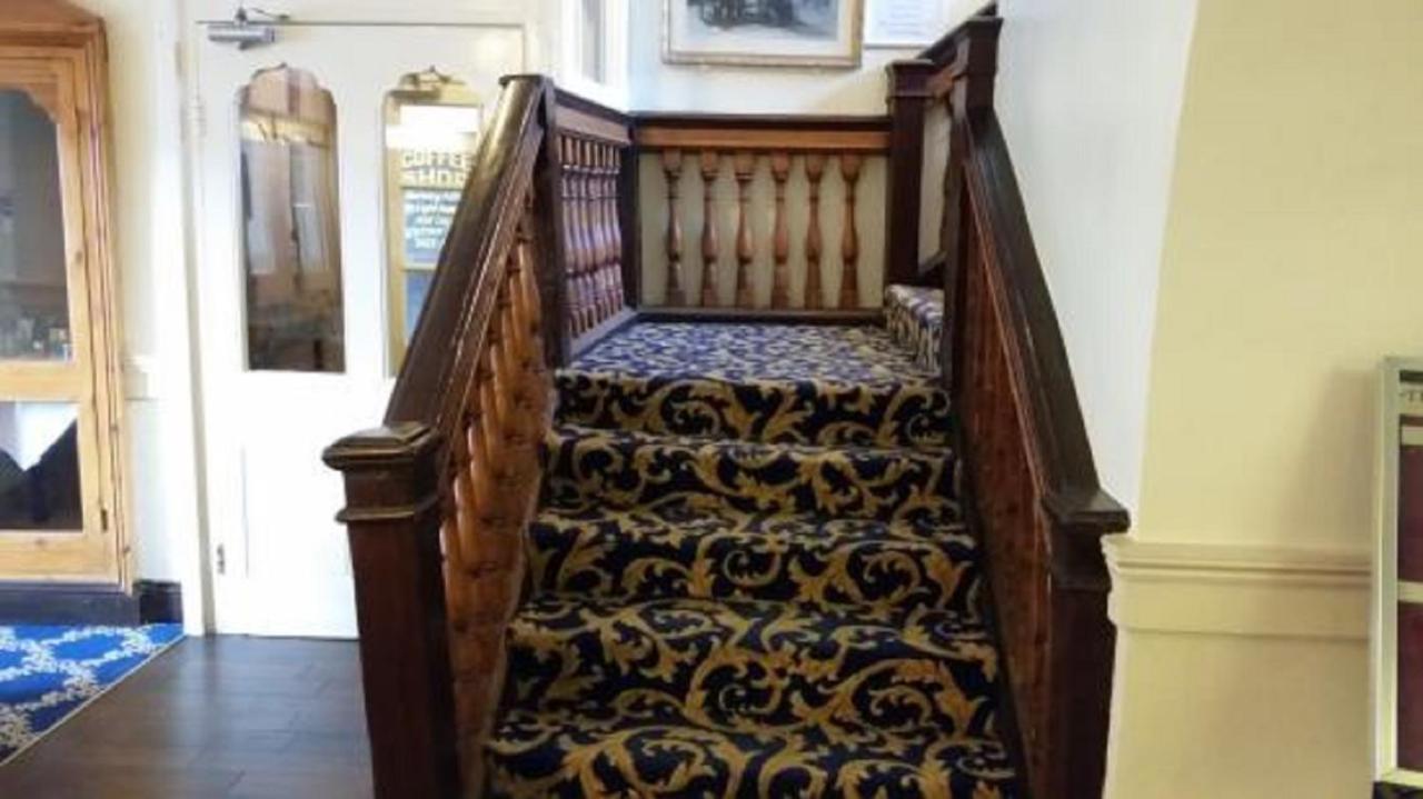 The Rose And Crown Hotel Уисбийч Екстериор снимка