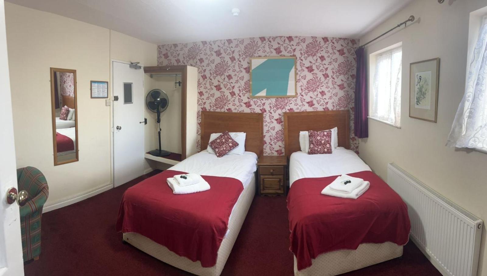 The Rose And Crown Hotel Уисбийч Стая снимка