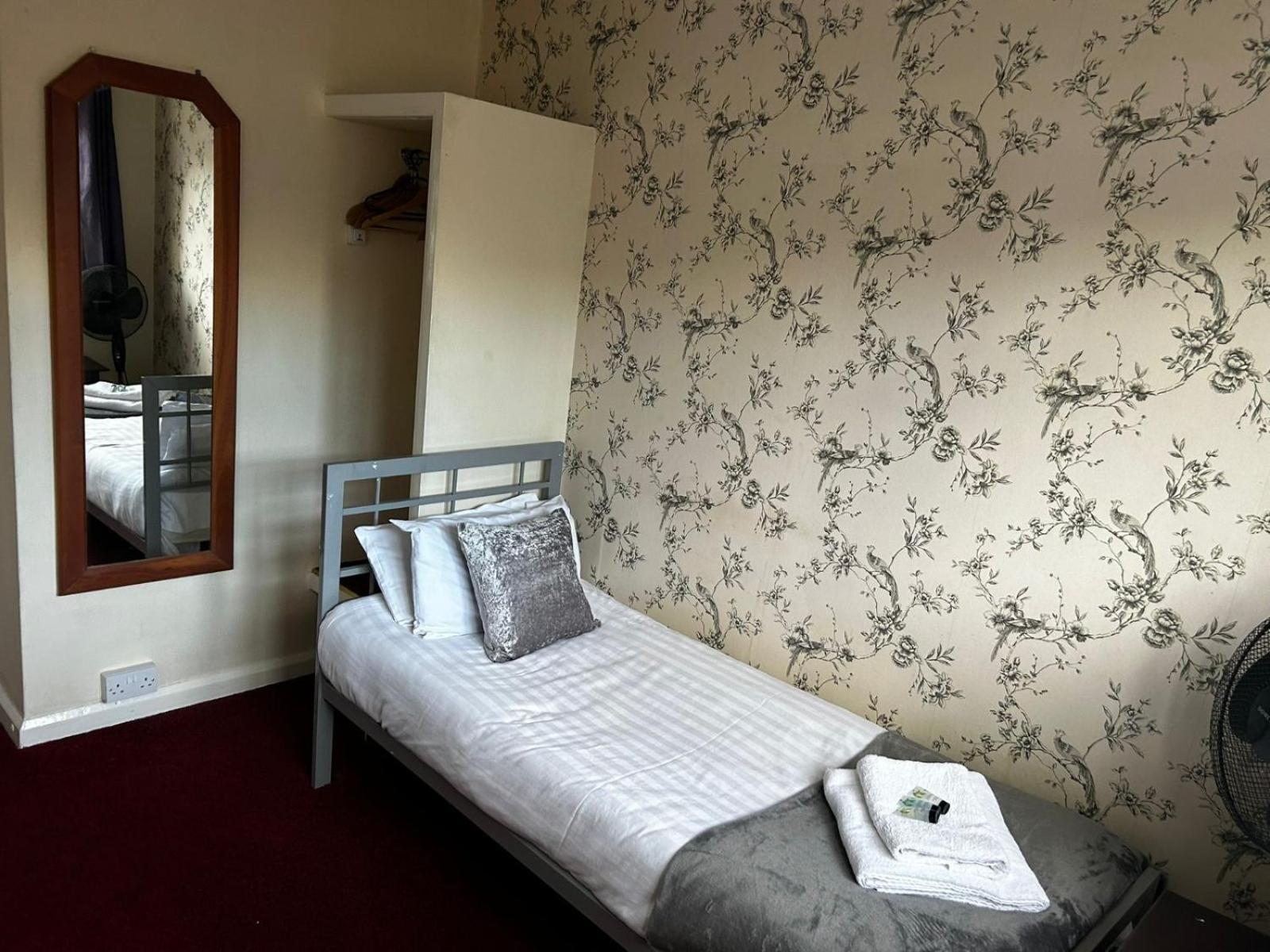 The Rose And Crown Hotel Уисбийч Стая снимка