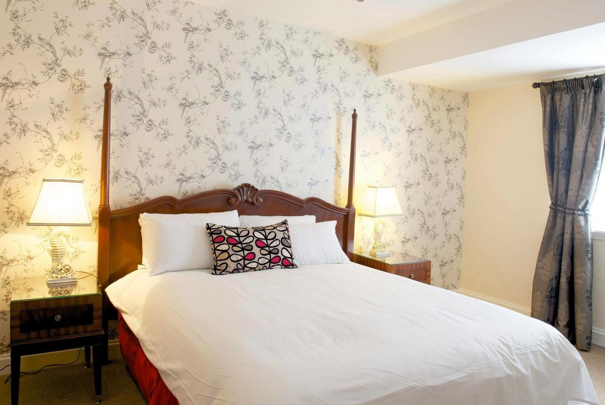 The Rose And Crown Hotel Уисбийч Екстериор снимка