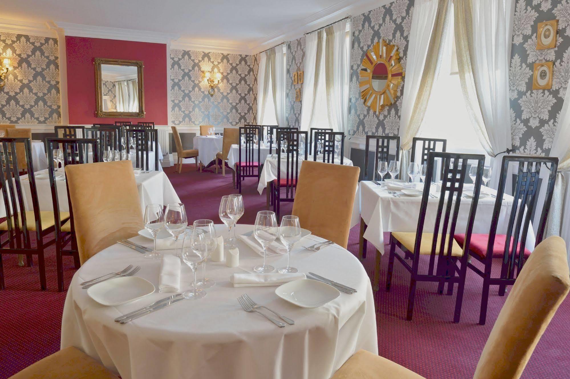 The Rose And Crown Hotel Уисбийч Екстериор снимка