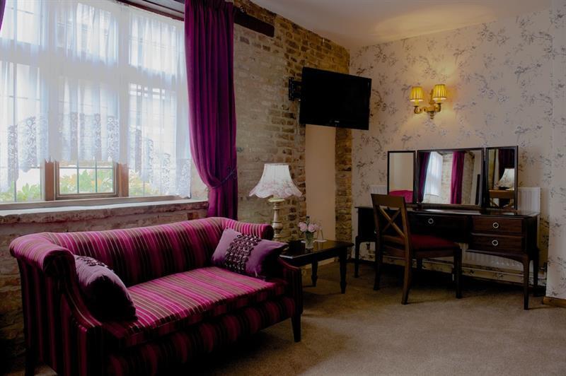 The Rose And Crown Hotel Уисбийч Екстериор снимка